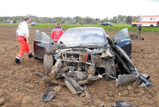 tesla-model-s-accident-germany-2